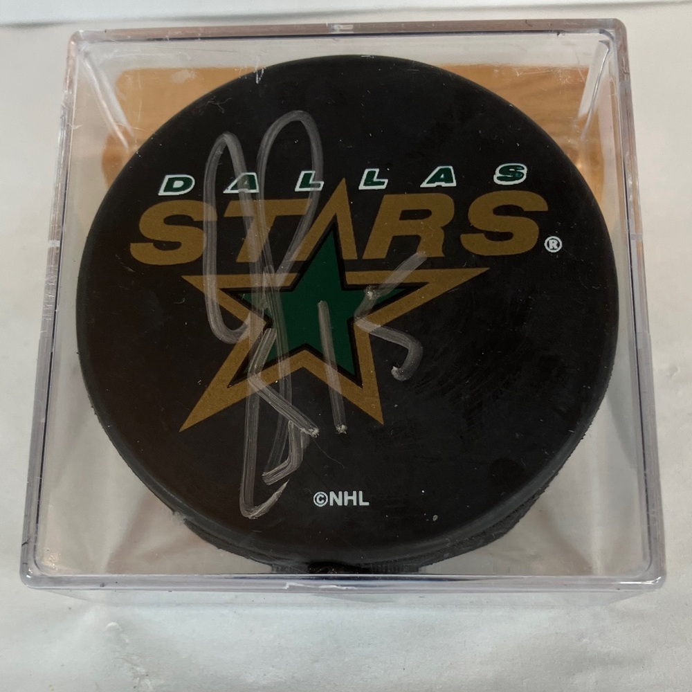 Dallas Stars Jamie Langenbrunner 15 Signed Puck 1999 Era Acrylic Case No COA
